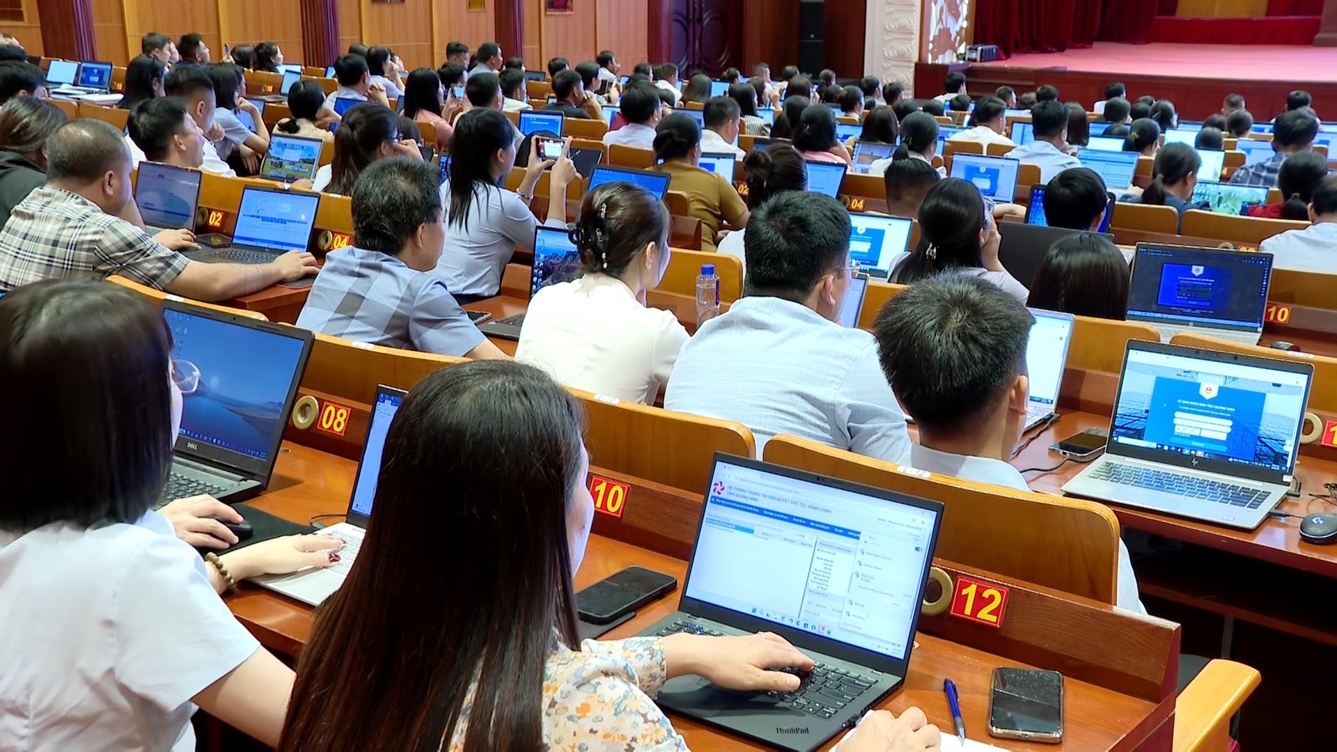 Ảnh căn phải