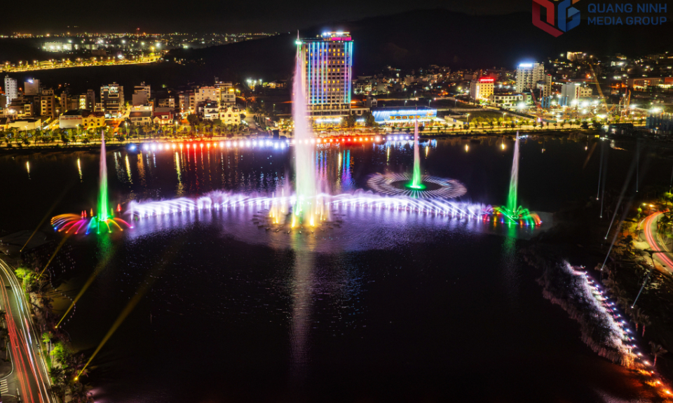 Spectacular water music show debuts in Ha Long