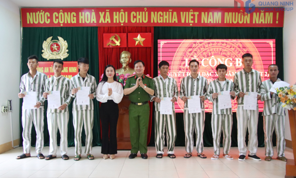 Trại tạm giam công bố Quyết định đặc xá của Chủ tịch nước cho 42 phạm nhân