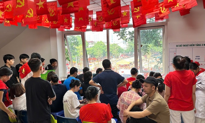 Lễ diễu binh A80: Hạnh phúc ngập tràn nhìn từ những ô cửa sổ bệnh viện