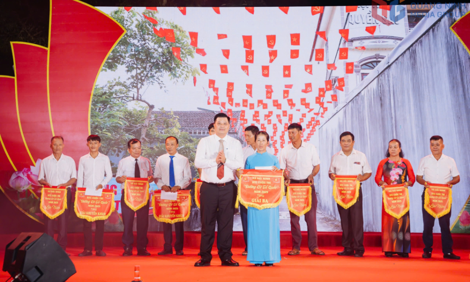 Xã Hải Ninh trao giải cuộc thi “Đường cờ Tổ quốc”