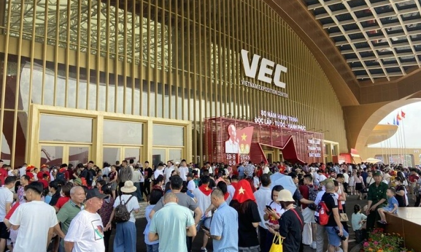 Đông nghẹt người xem, Thủ tướng quyết định Triển lãm thành tựu đất nước sẽ kéo dài đến ngày 15/9