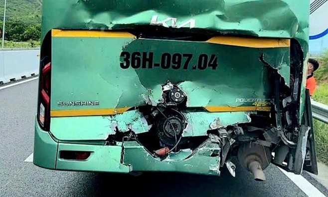 Nguyên nhân vụ tai nạn xe khách trên cao tốc Vân Phong - Nha Trang