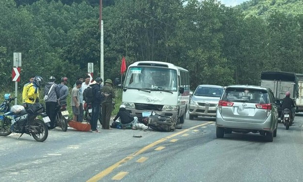 Tai nạn giữa ôtô và xe máy khiến một người tử vong trên đường Hồ Chí Minh