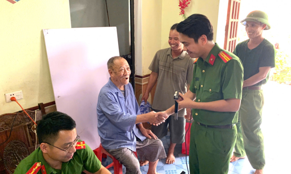 Sáng tạo, hiệu quả việc thu nhận hồ sơ cấp đổi thẻ đảng viên điện tử