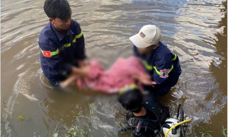 Rủ nhau ra gầm cầu chơi, hai bé gái đuối nước thương tâm