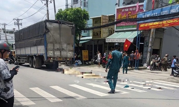 Hai mẹ con chết thương tâm sau va chạm với xe tải