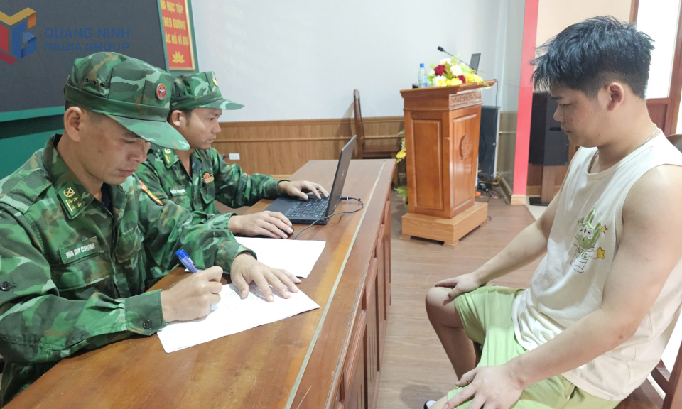 Đồn Biên phòng Cửa khẩu cảng Vạn Gia bắt giữ đối tượng đưa người nhập cảnh trái phép