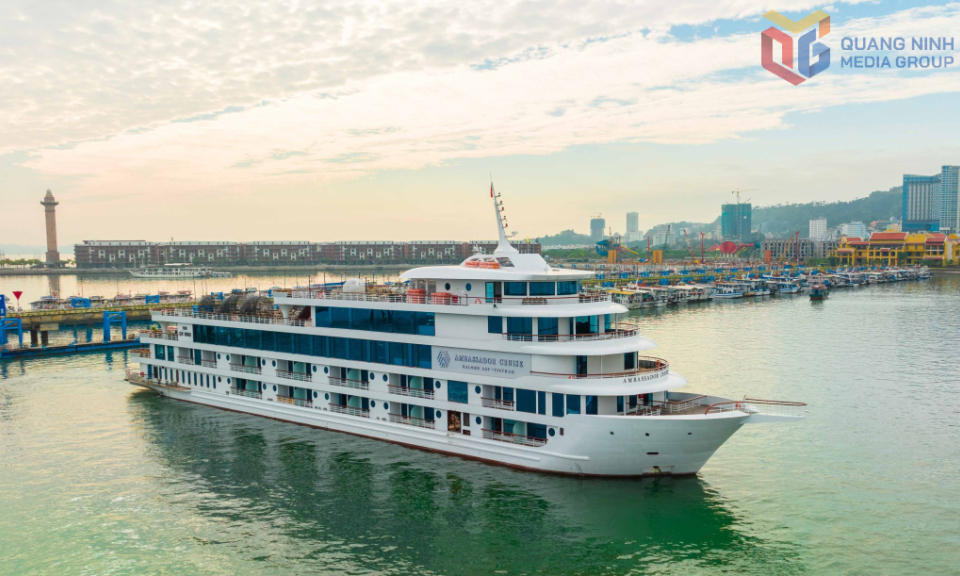 1,000 Ha Long bay cruise tickets gifted to veterans and families of fallen soldiers