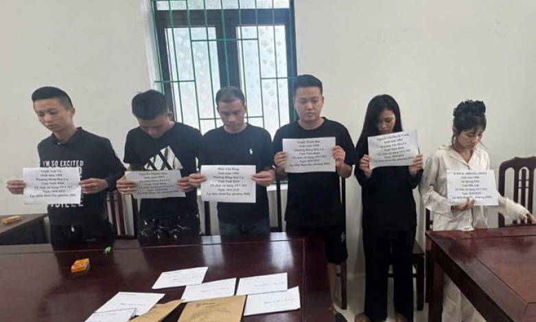 Công an phường ở Ninh Bình bắt quả tang nhóm nam nữ sử dụng ma túy tại nhà