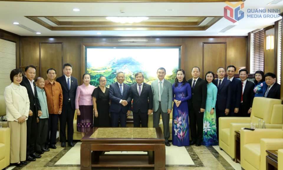 广宁省委书记会见老越友好协会代表团