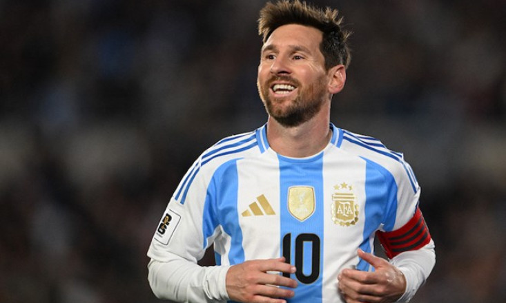 Messi ghi cú đúp giúp tuyển Argentina đánh bại Venezuela