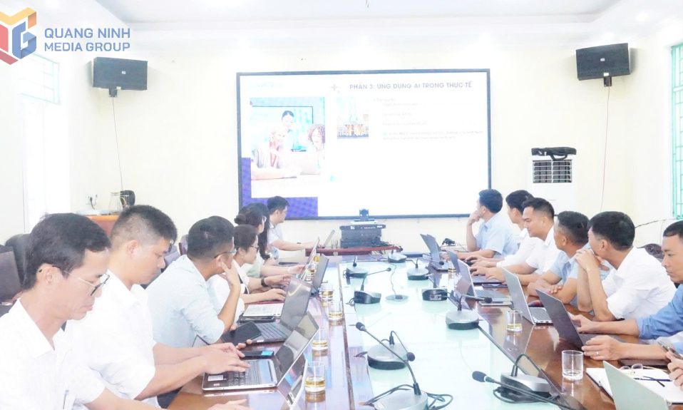 Xã Hải Ninh: Tập huấn ứng dụng AI cho cán bộ, công chức