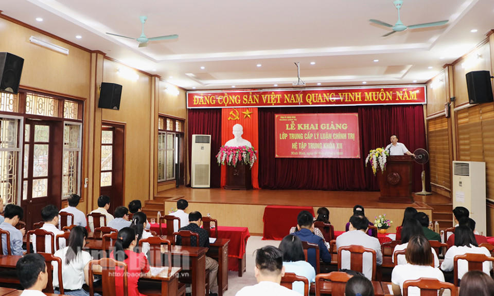 Quy định mới của Ban Bí thư về đối tượng, tiêu chuẩn và phân cấp đào tạo lý luận chính trị