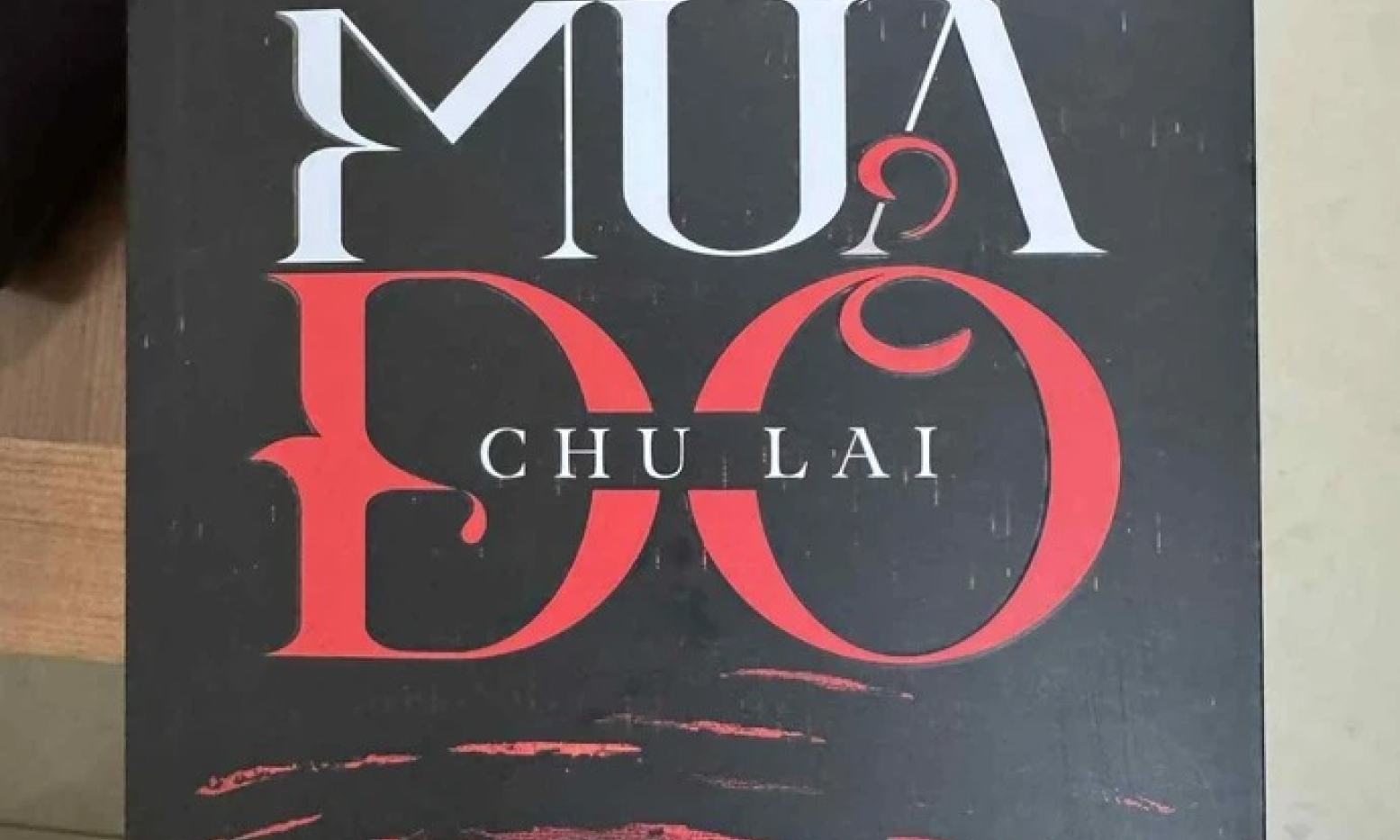 Tiểu thuyết ‘Mưa đỏ’ cháy hàng theo phim ‘Mưa đỏ’