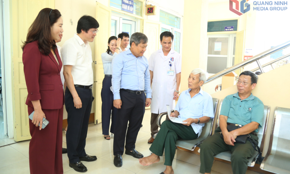 Đồng chí Bí thư Tỉnh ủy Vũ Đại Thắng: Sắp xếp, tổ chức lại hệ thống y tế phải nhằm mục tiêu nâng cao chất lượng phục vụ nhân dân
