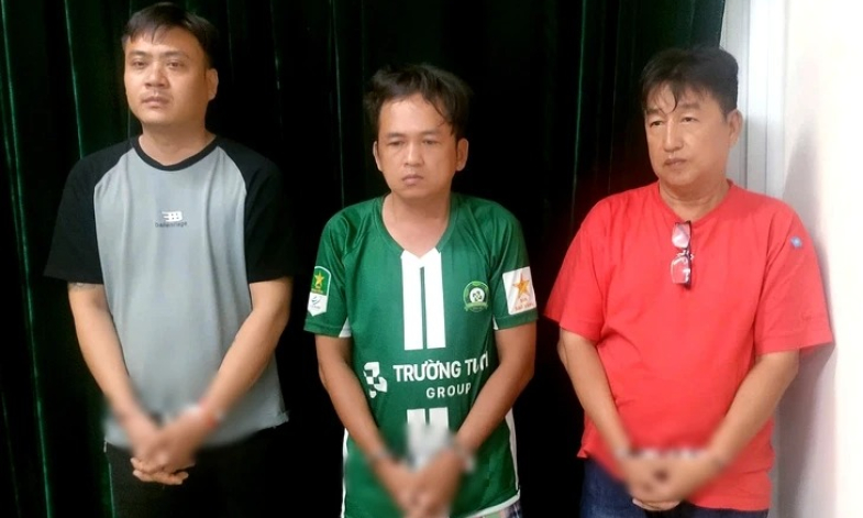 Tạm giữ 4 người trong vụ xô xát liên quan nhóm YouTuber và nghệ sĩ tại quán Cà Kê Nướng