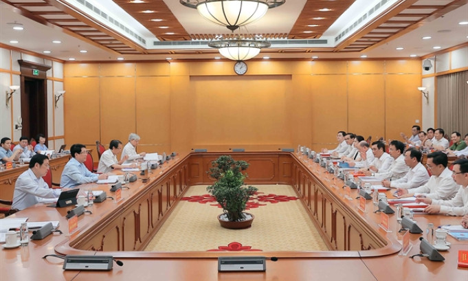 Politburo looks into six provinces' Party congress preparations