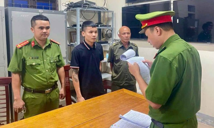 Đang chờ thi hành án, tiếp tục phạm tội