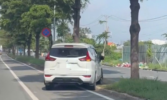 CSGT TPHCM xác minh clip tài xế ôtô chạy qua dải phân cách trên đường Nguyễn Văn Linh