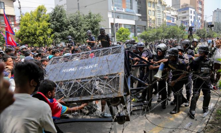 Quân đội Nepal kêu gọi đối thoại để giải quyết bạo loạn - Ấn Độ tăng cường an ninh biên giới