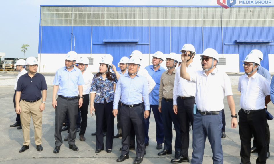 Đoàn công tác của tỉnh tham quan, làm việc tại Nhà máy xử lý rác tại Bắc Ninh