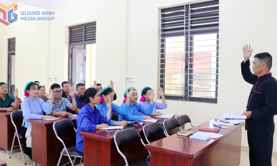 Xây dựng, chỉnh đốn Đảng và hệ thống chính trị trong sạch, vững mạnh - nền tảng cho phát triển toàn diện