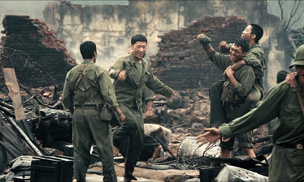 "Mưa đỏ" cán mốc doanh thu lịch sử với 600 tỉ đồng