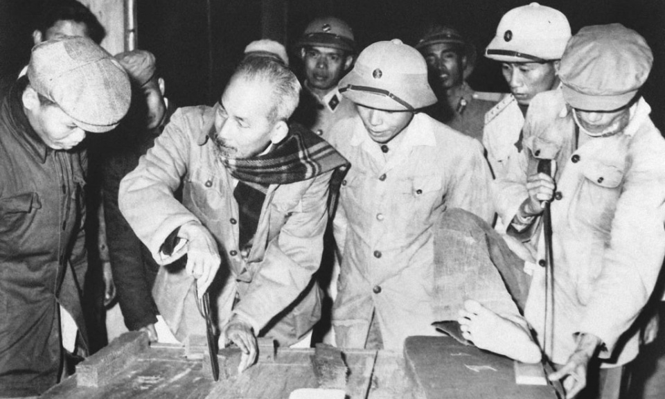 Một số giải pháp vận dụng tư tưởng Hồ Chí Minh về phát triển kinh tế gắn với thực hành tiết kiệm trong điều kiện hiện nay