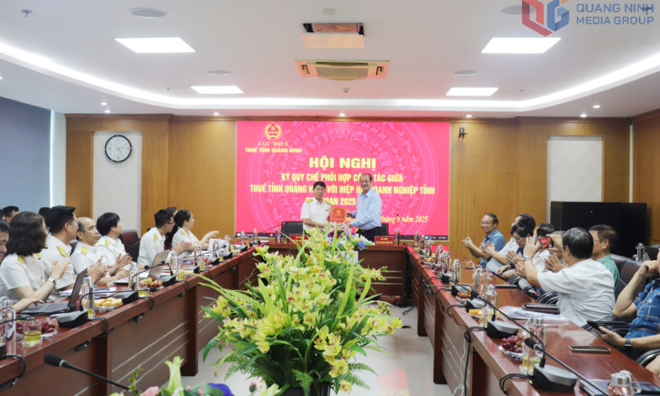 Khen thưởng 32 người nộp thuế tiêu biểu