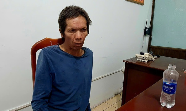 Người nhặt ve chai dùng đá đập chết thanh niên chụp ảnh mình