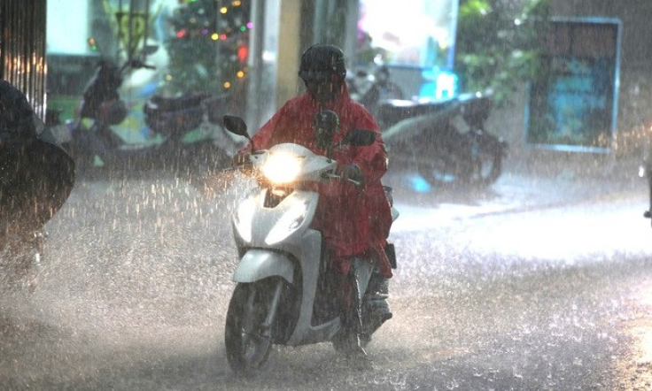 Thời tiết hôm nay 12/9: Bắc Bộ mưa rào, Nam Bộ tăng mưa trên toàn khu vực