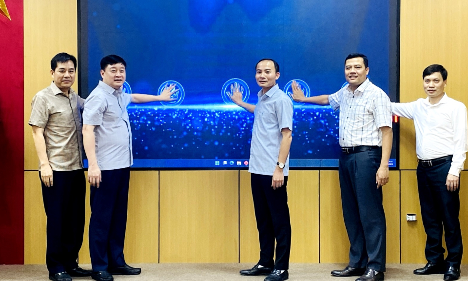 Phường Việt Hưng phát động Chiến dịch 30 ngày đêm cao điểm triển khai phong trào “Bình dân học vụ số”