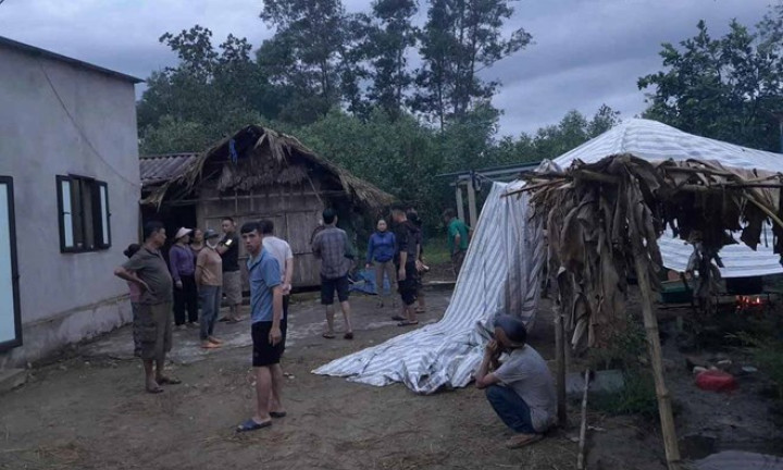Nam thanh niên bị sét đánh tử vong khi xem điện thoại trong nhà
