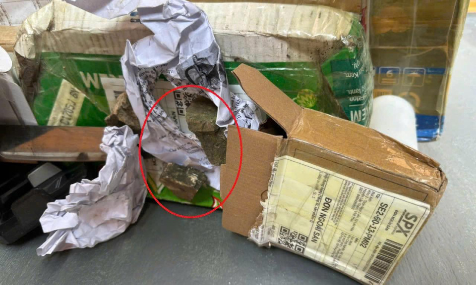 Bắt thanh niên rao bán mô hình nhưng giao gạch cho khách để chiếm đoạt tài sản