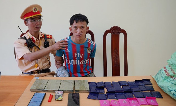 Điện Biên bắt giữ đối tượng 26 tuổi, thu 4 bánh heroin và 6.000 viên ma túy