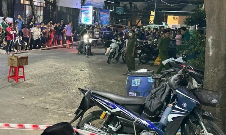 Sau tiếng la thất thanh, phát hiện hai vợ chồng cùng chết trước cửa nhà phường An Phú, TP.HCM