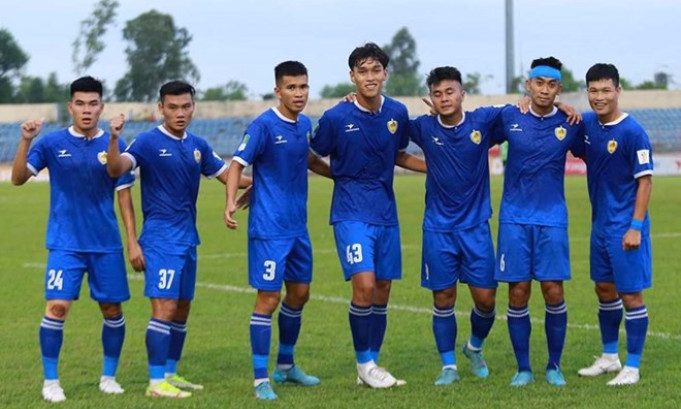 Các đội bóng Việt Nam giải thể vì thiếu tiền và chuyện cấp phép