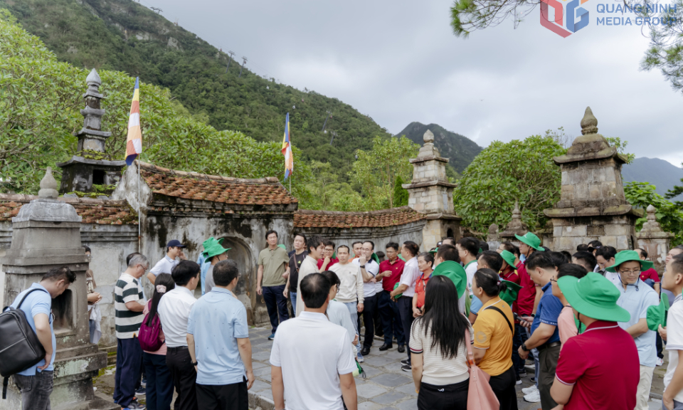 Hơn 100 đoàn viên, người lao động Tập đoàn Công nghiệp - Năng lượng Quốc gia Việt Nam du lịch Quảng Ninh