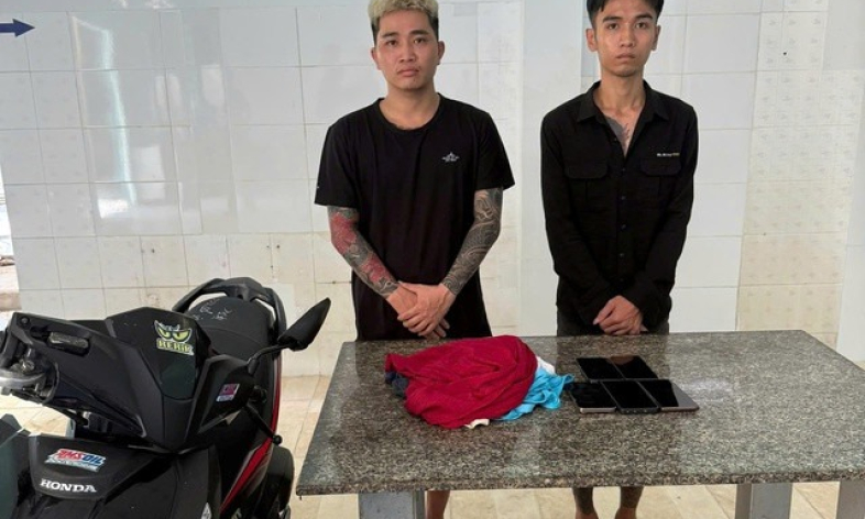 Bắt TikToker 'Thuận khùng báo đời' và 'Minh báo đời yêu em' vì dàn cảnh phản cảm