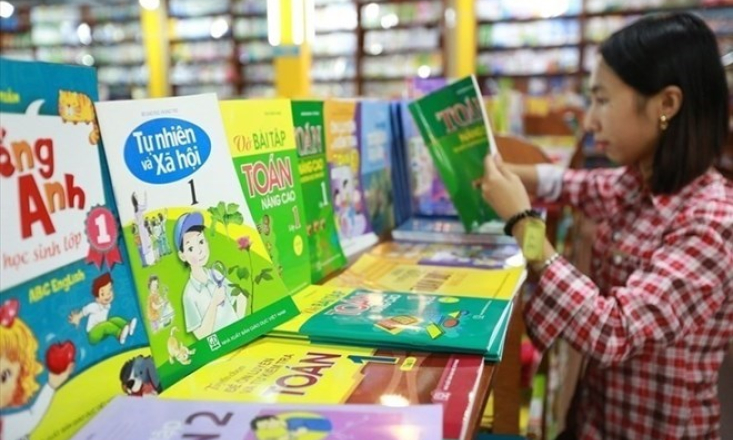 Phụ huynh hào hứng đón chờ bộ sách giáo khoa miễn phí