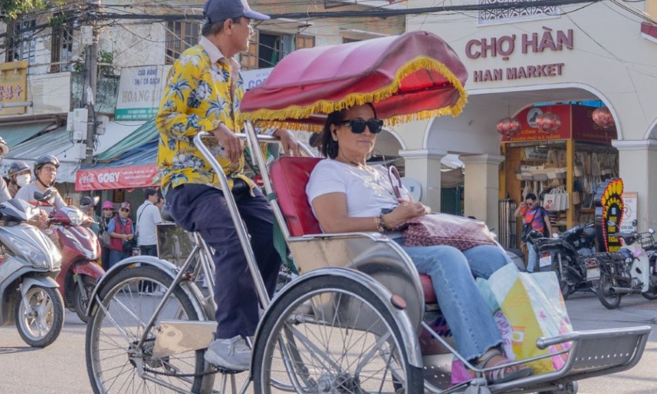 Đà Nẵng ra mắt thiết bị thuyết minh tự động bằng AI trên tour xích lô