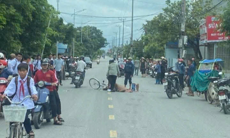 Trên đường đi học về, nam sinh lớp 6 bị ô tô tông tử vong