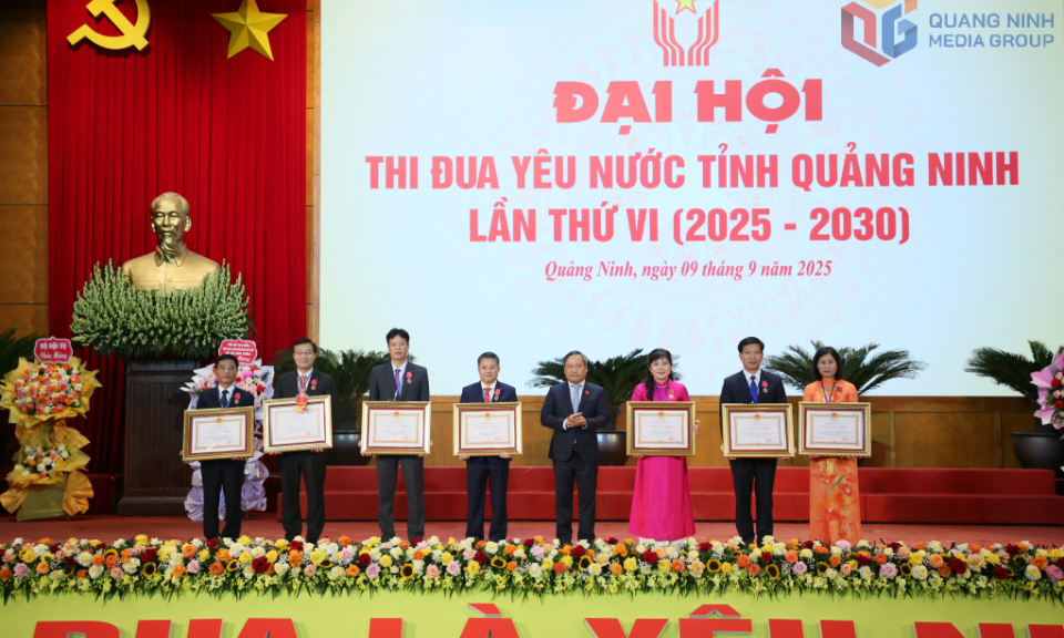 Những đóa hoa dâng Đảng