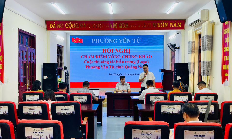 Chấm chung khảo cuộc thi Sáng tạo biểu trưng phường Yên Tử