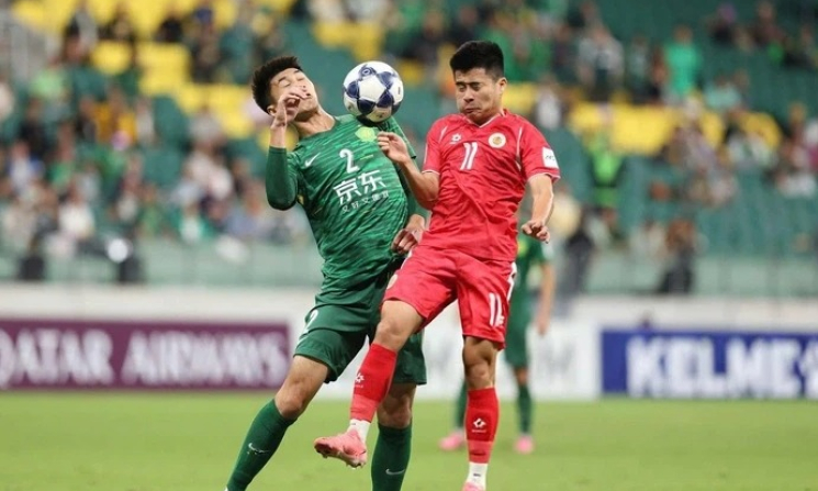 Căng thẳng ở trận CLB Công An Hà Nội - Beijing Guoan, khán giả ném chai lọ xuống sân