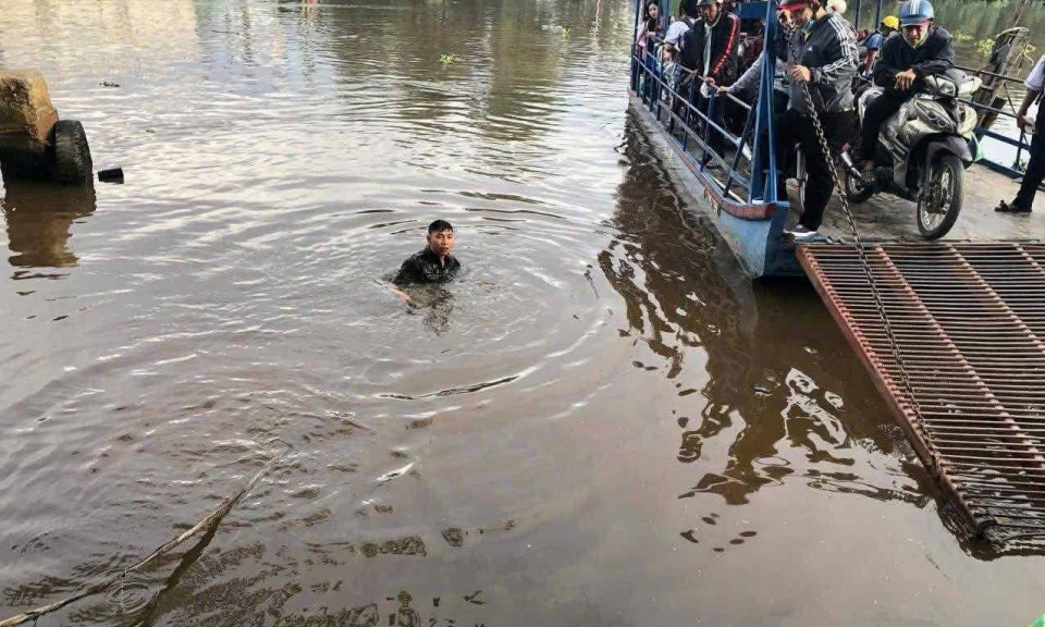 Nam thanh niên nhảy xuống sông cứu học sinh thoát chết ở TPHCM