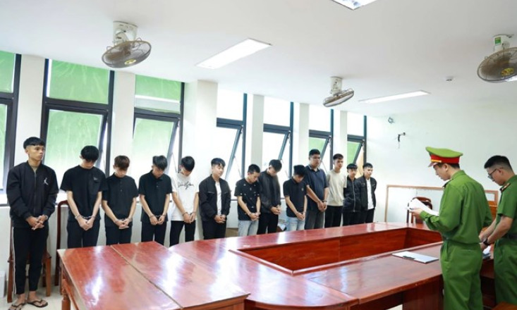 Nhóm thanh niên bắt giữ 2 người, chở đi khắp nơi rồi hành hung gây thương tích