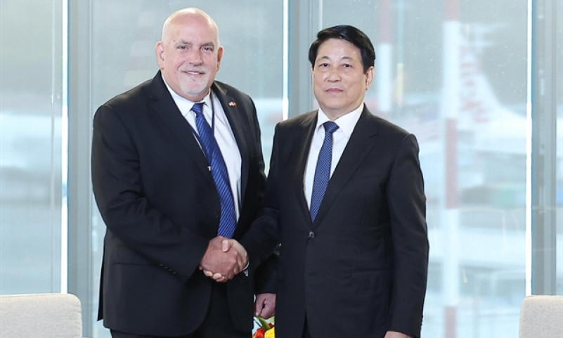 State President Lương Cường meets Costco CEO in Seattle