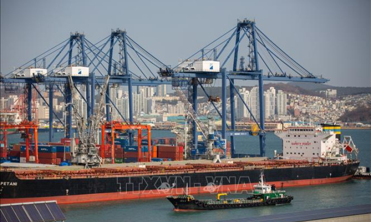 Tổng thống Hàn Quốc cảnh báo nguy cơ khủng hoảng tài chính ​- Mỹ tăng mạnh thuế nhập khẩu hàng hóa từ Hàn Quốc
